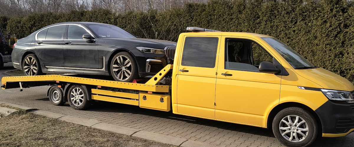 Bezpieczny transport auta lawetą w Piekarach Śląskich krok po kroku