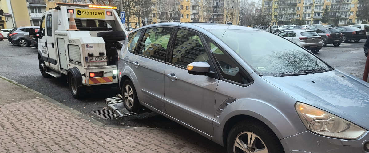 Jak działa laweta w Piekarach Śląskich przy uszkodzeniu auta